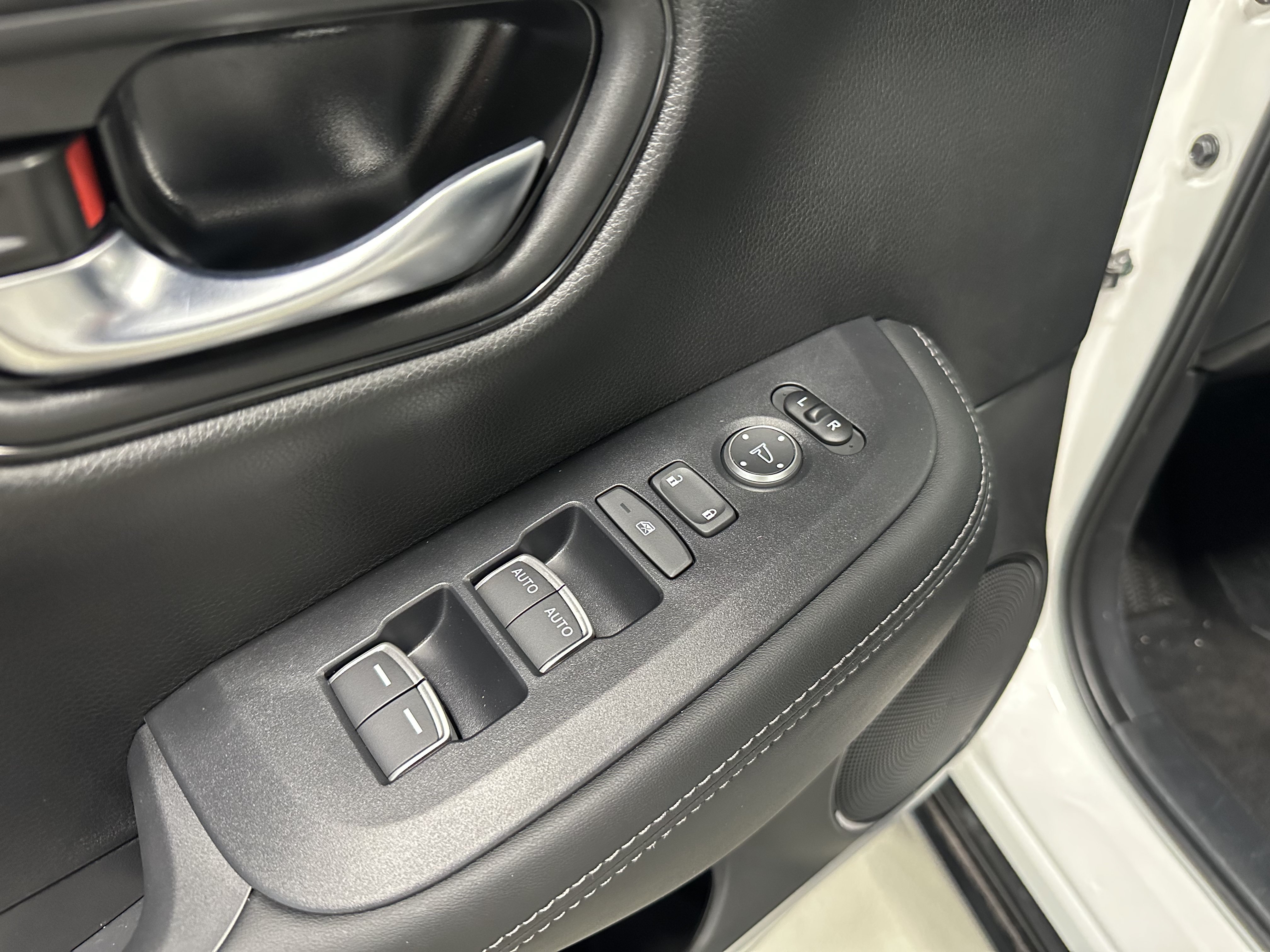 New 2027 Honda HR-V EX-L image 17
