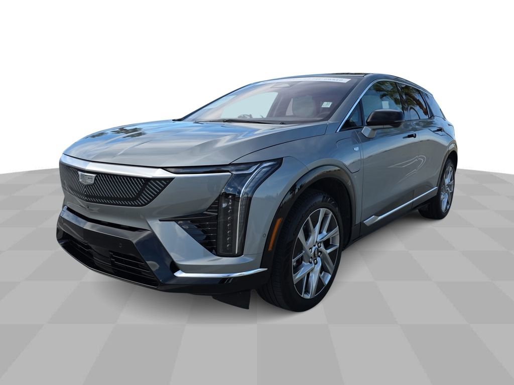 Used 2025 Cadillac Optiq Luxury 2 image 4