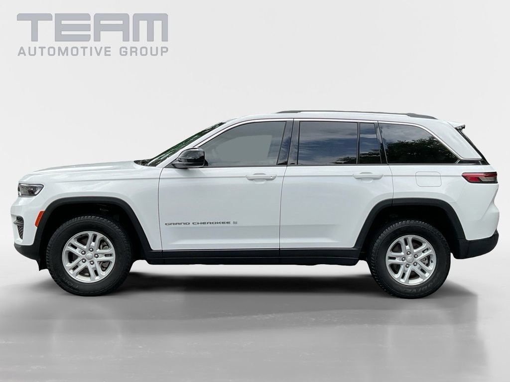 Used 2023 Jeep Grand Cherokee Laredo AWD/4WD image 3