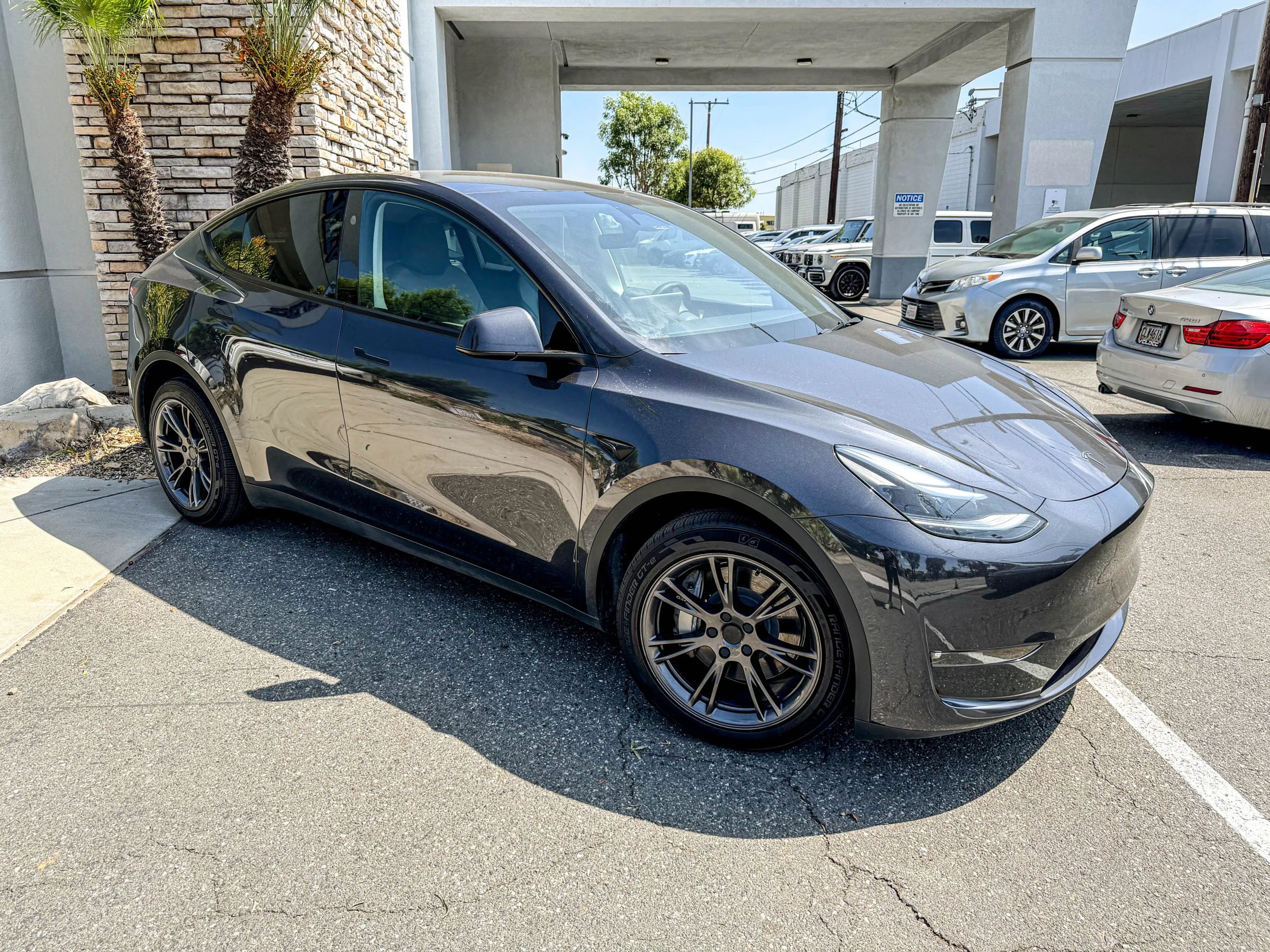Used 2024 Tesla Model Y Long Range AWD/4WD image 2