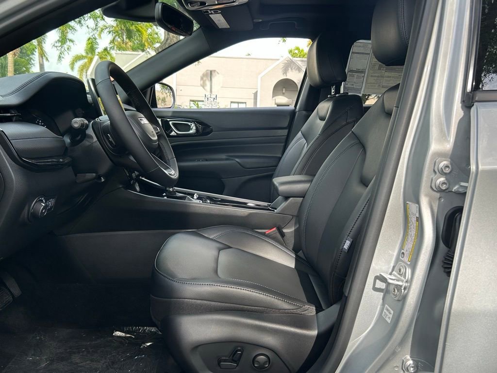 New 2025 Jeep Compass Limited w/ Sun & Sound Group AWD/4WD image 17