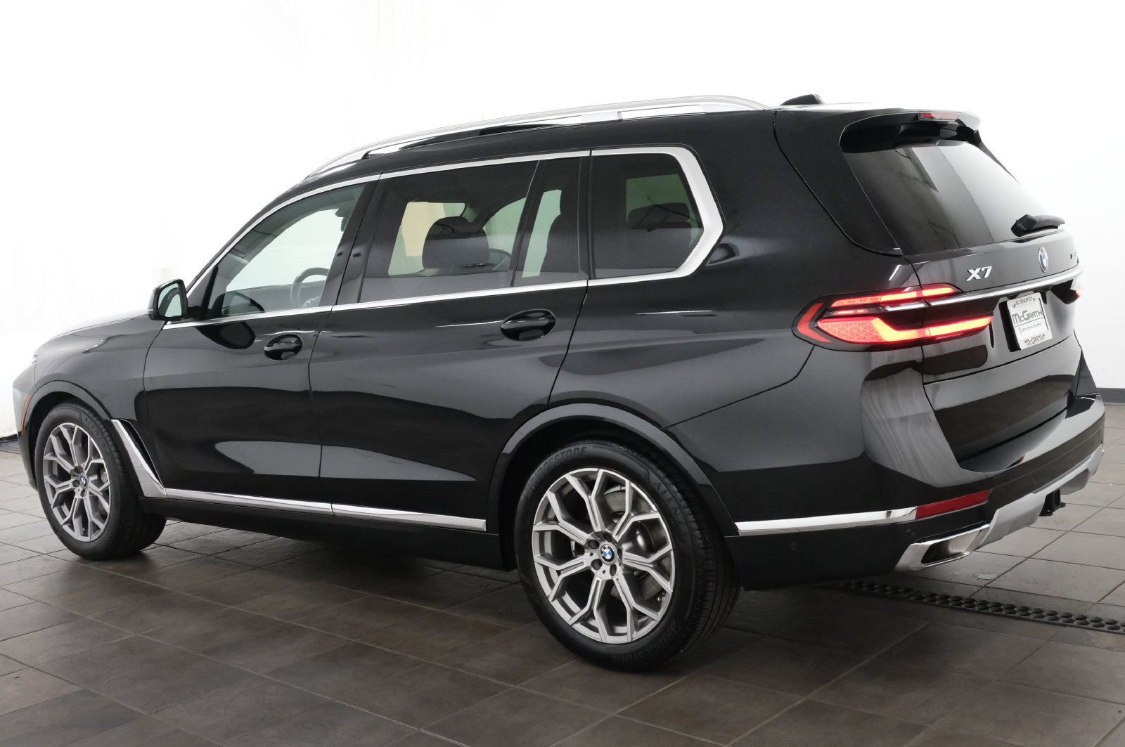 Used 2023 BMW X7 xDrive40i w/ Premium Package AWD/4WD image 3