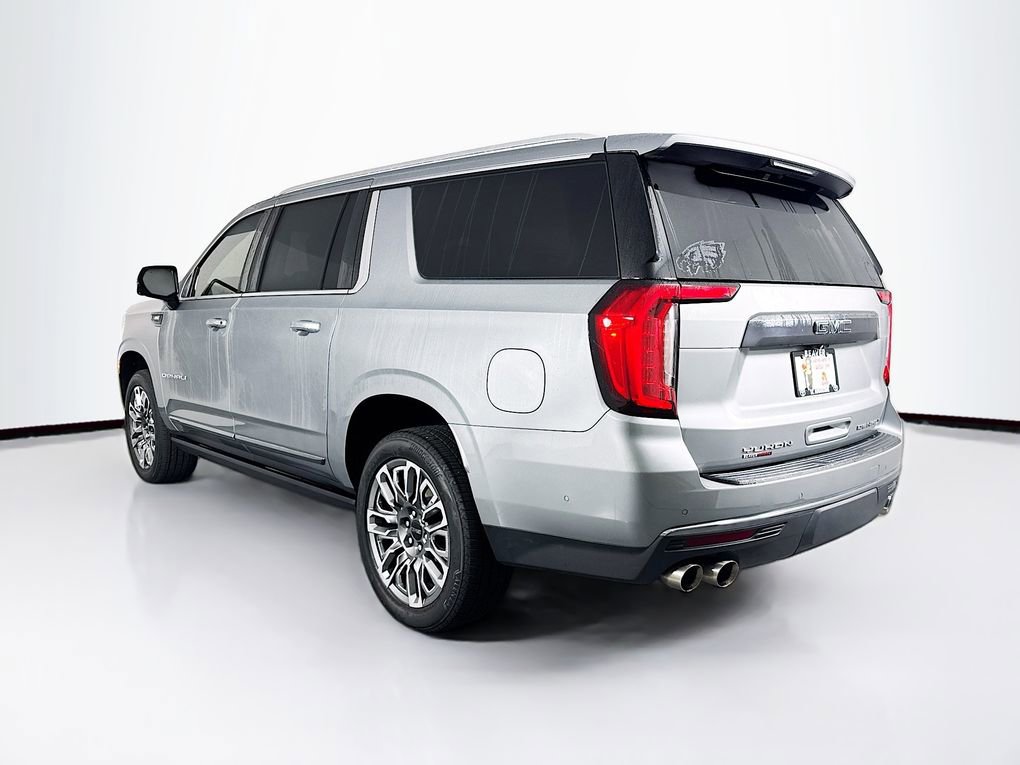 Used 2023 GMC Yukon XL Denali Ultimate AWD/4WD image 7