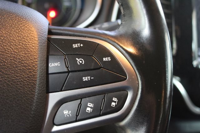 Used 2019 Jeep Cherokee Overland w/ Technology Group AWD/4WD image 15