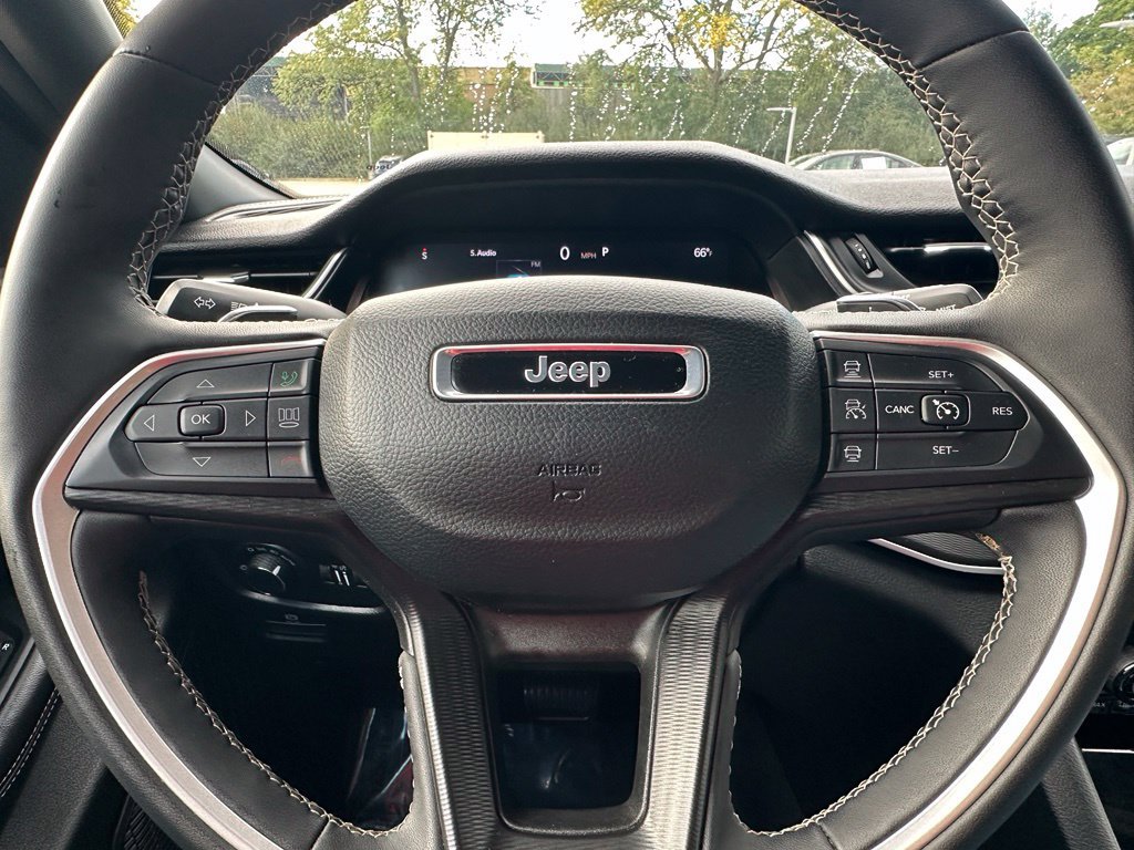 Used 2025 Jeep Grand Cherokee Altitude AWD/4WD image 26