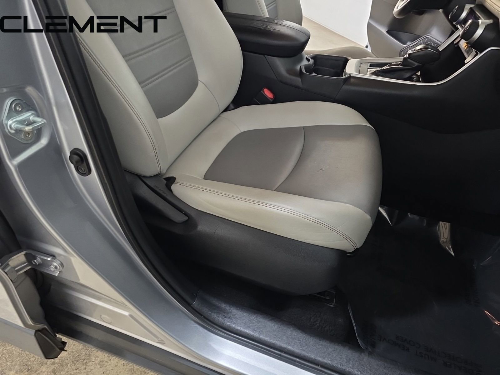 Used 2021 Toyota RAV4 XLE Premium image 36