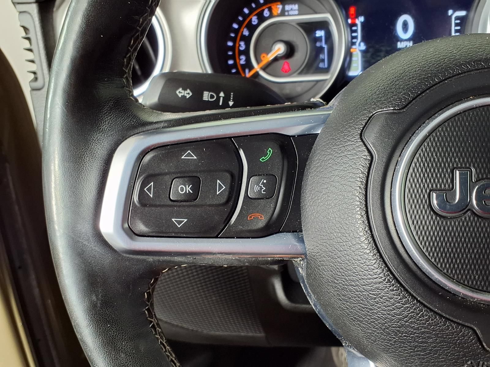 Used 2020 Jeep Gladiator Overland w/ Dual Top Group AWD/4WD image 29