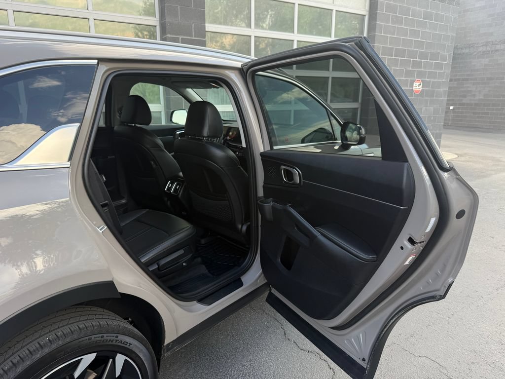 Used 2025 Kia Sorento EX AWD/4WD image 40
