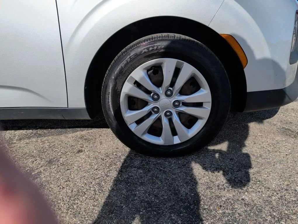 Used 2020 Kia Soul LX image 14