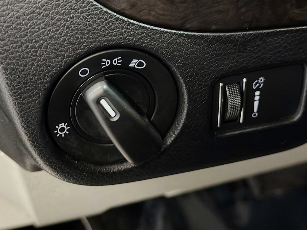 Used 2019 Dodge Grand Caravan SE w/ UConnect Hands-Free Group FWD image 9