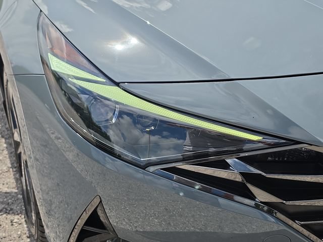 Used 2022 Hyundai Elantra Limited FWD image 7