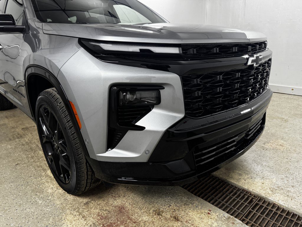 New 2026 Chevrolet Traverse RS image 2