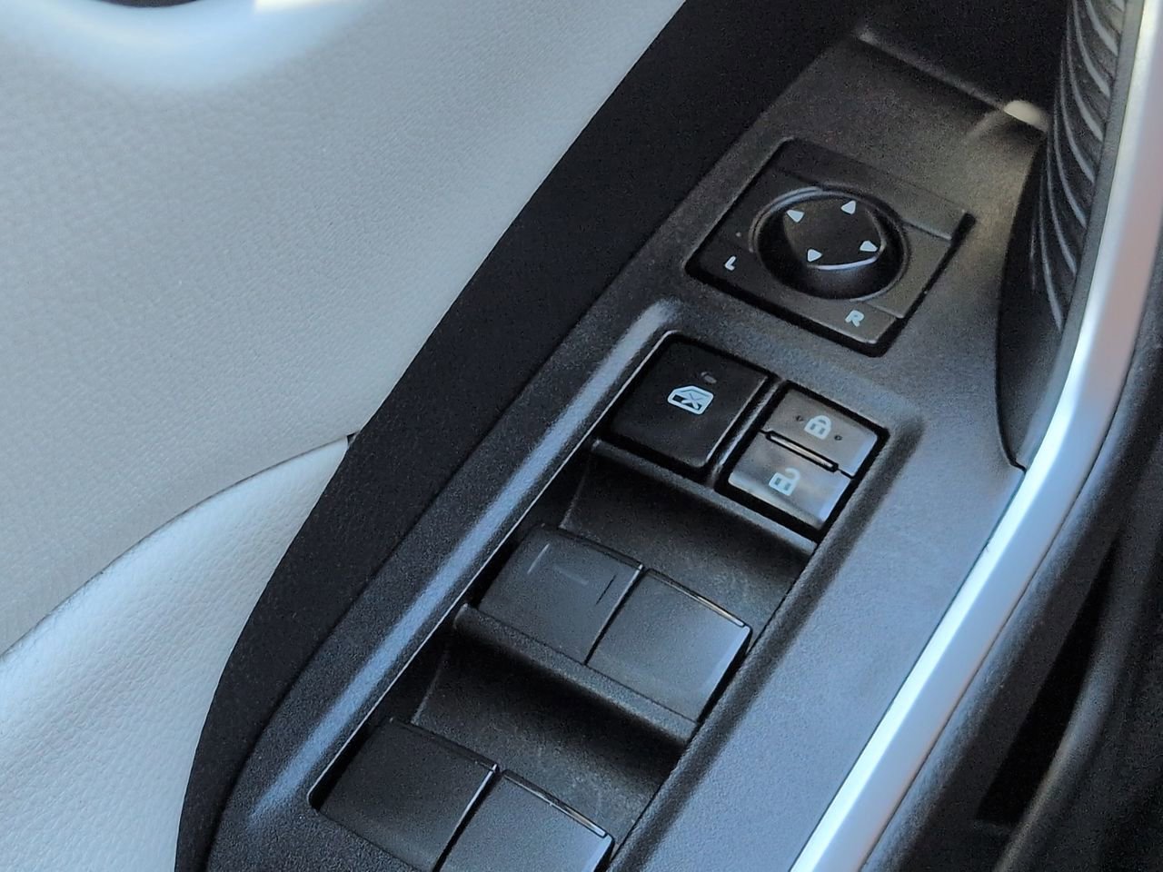 Used 2021 Toyota RAV4 XLE AWD/4WD image 22