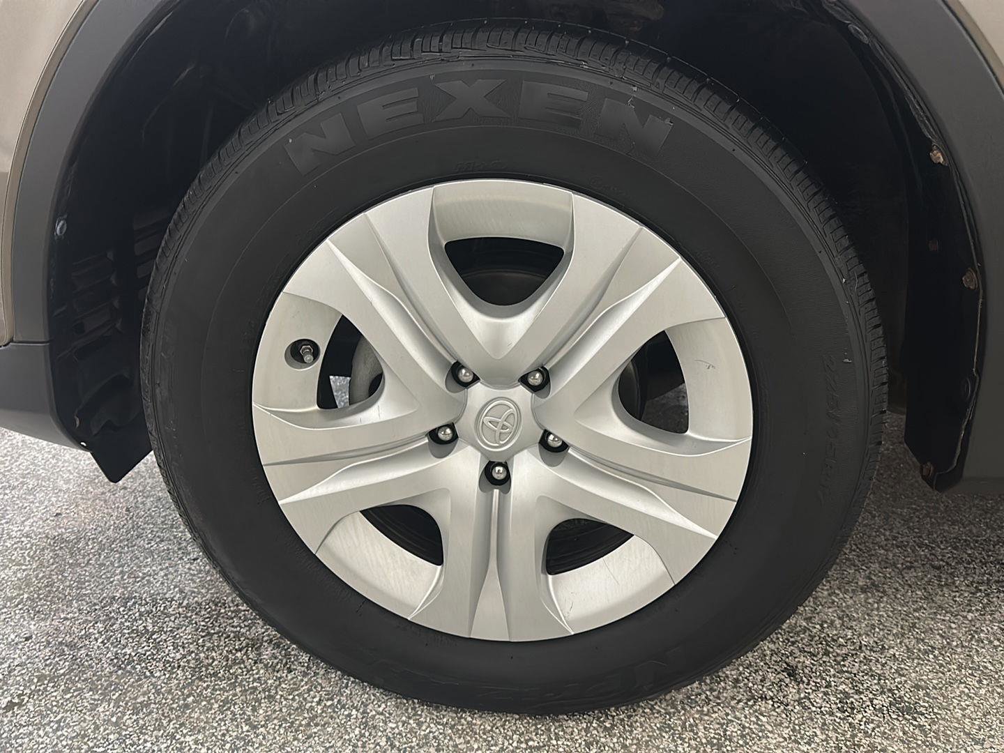 Used 2015 Toyota RAV4 LE AWD/4WD image 12