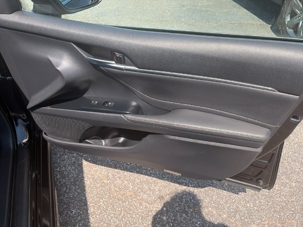 Used 2018 Toyota Camry XSE FWD image 19