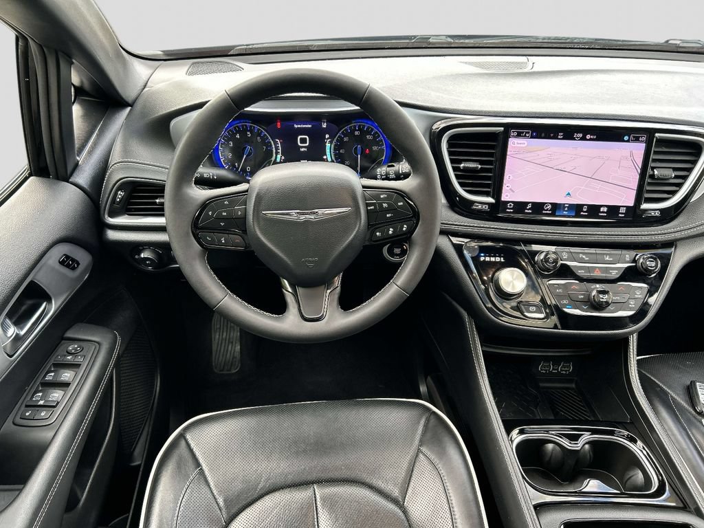 Used 2025 Chrysler Pacifica Limited FWD image 9