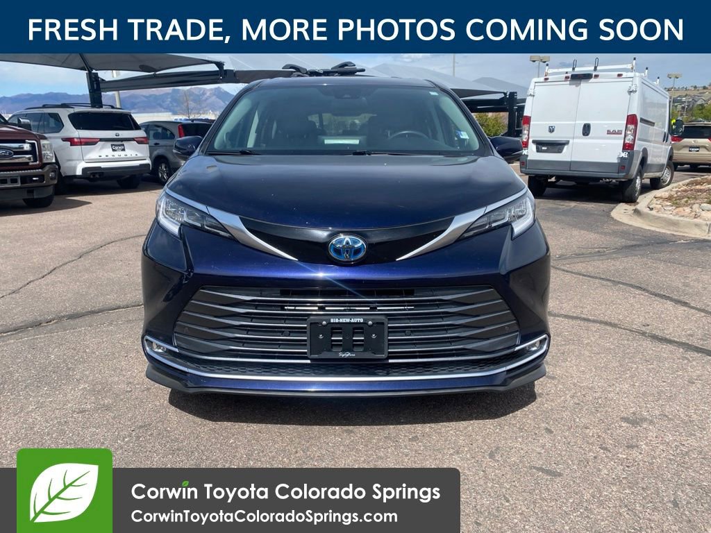 Used 2022 Toyota Sienna Limited AWD/4WD image 2