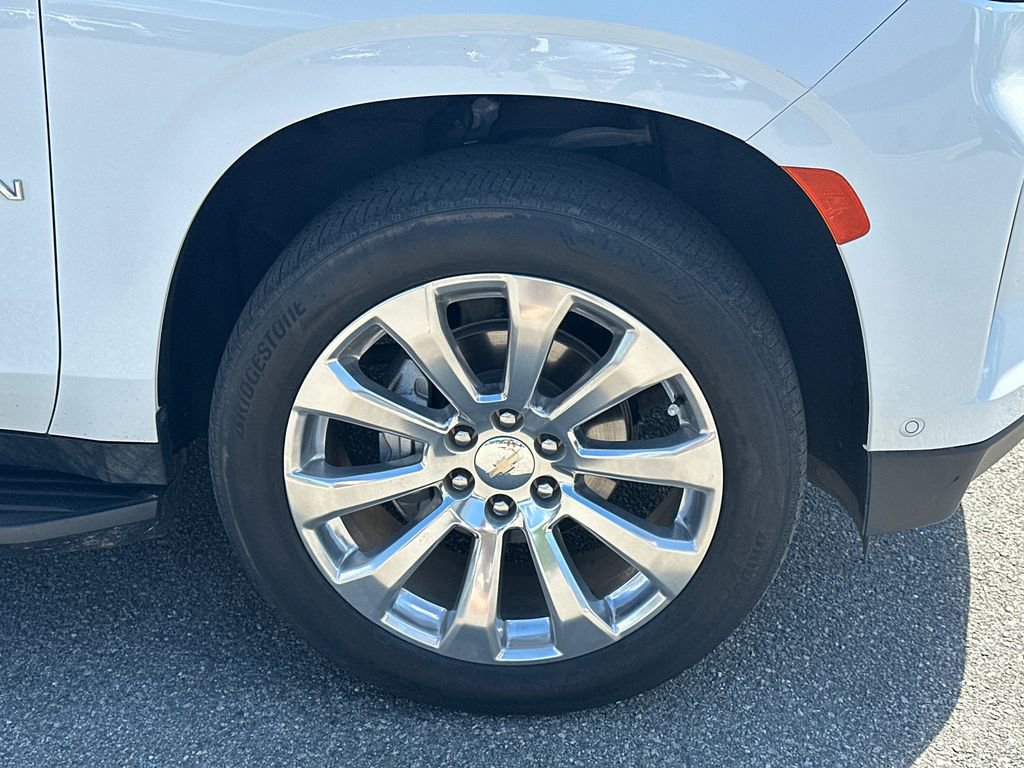 Used 2023 Chevrolet Suburban Premier w/ Advanced Technology Package RWD image 12