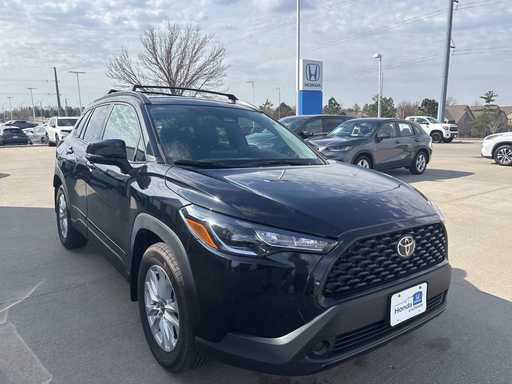 Used 2023 Toyota Corolla Cross LE image 3