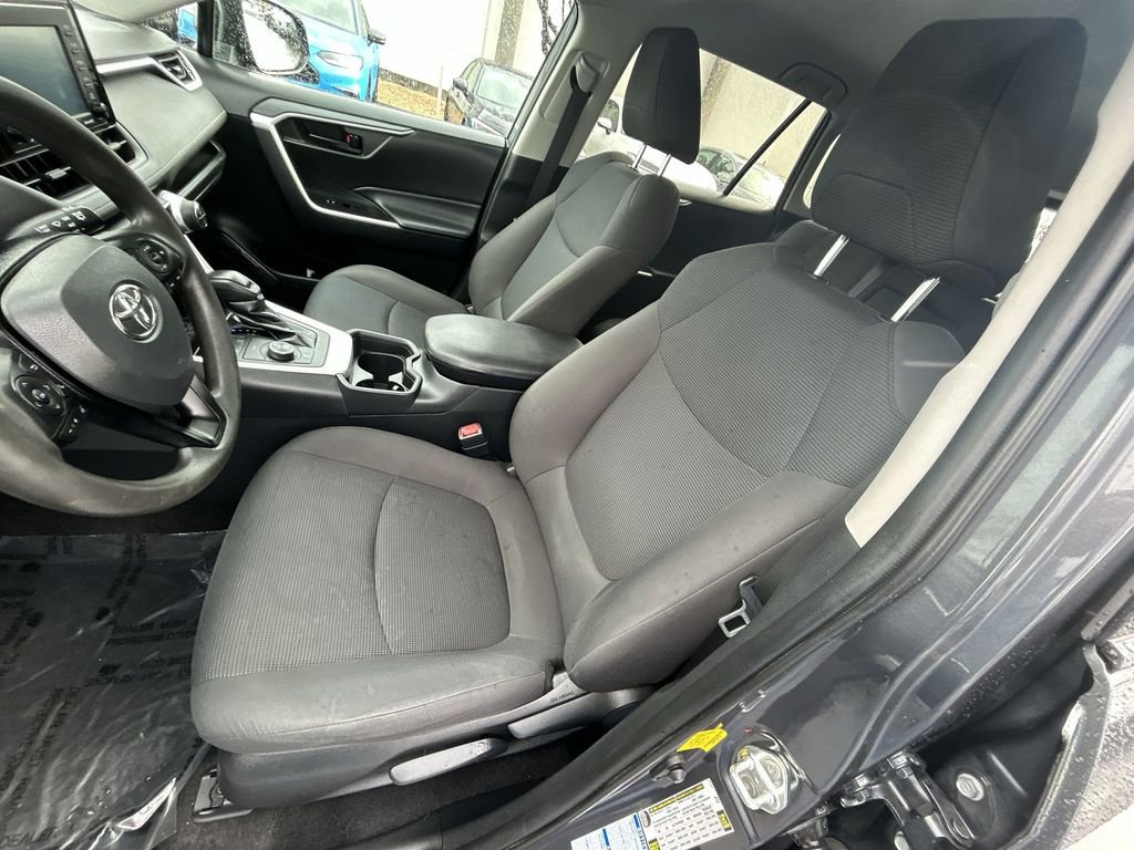 Used 2020 Toyota RAV4 LE image 11