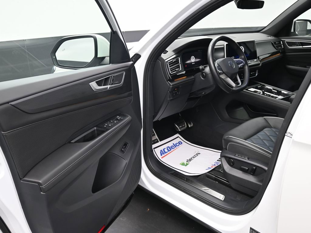 Used 2025 Volkswagen Atlas Cross Sport SEL Premium R-Line image 9