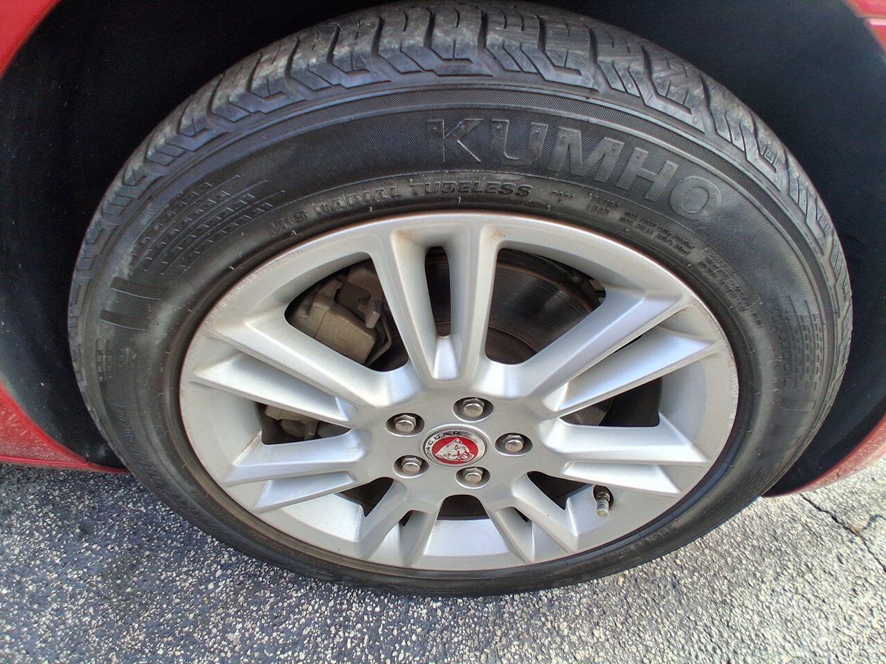 Used 2019 Jaguar XE Premium RWD image 21