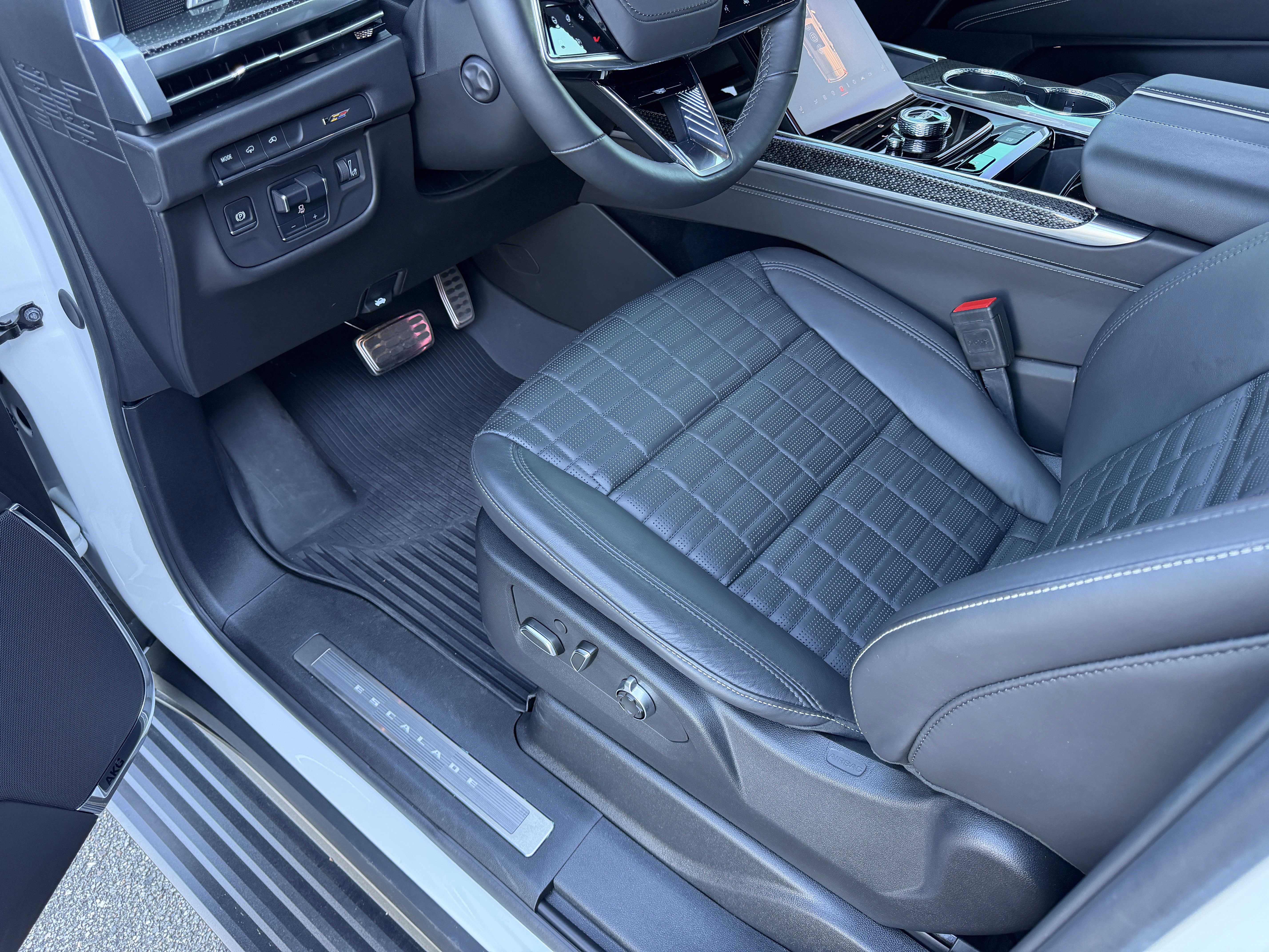 Used 2025 Cadillac Escalade V image 16