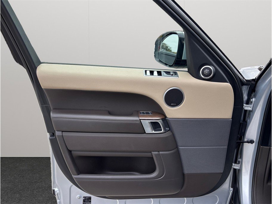 Used 2020 Land Rover Range Rover Sport HSE image 24