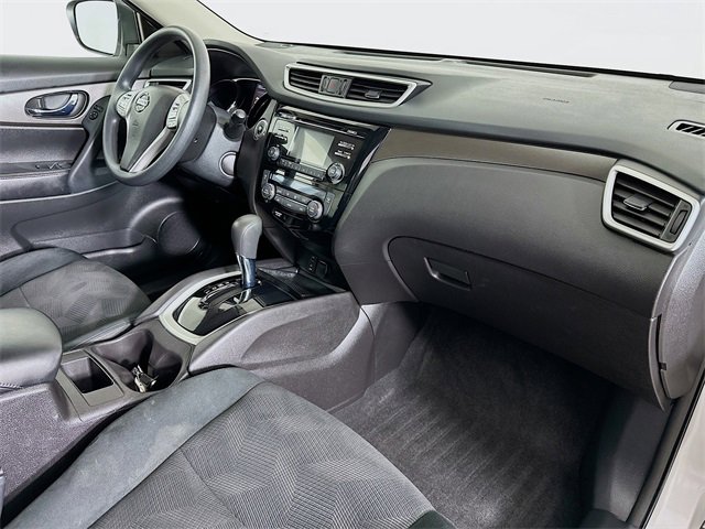 Used 2016 Nissan Rogue SV w/ SV Moonroof Package image 30