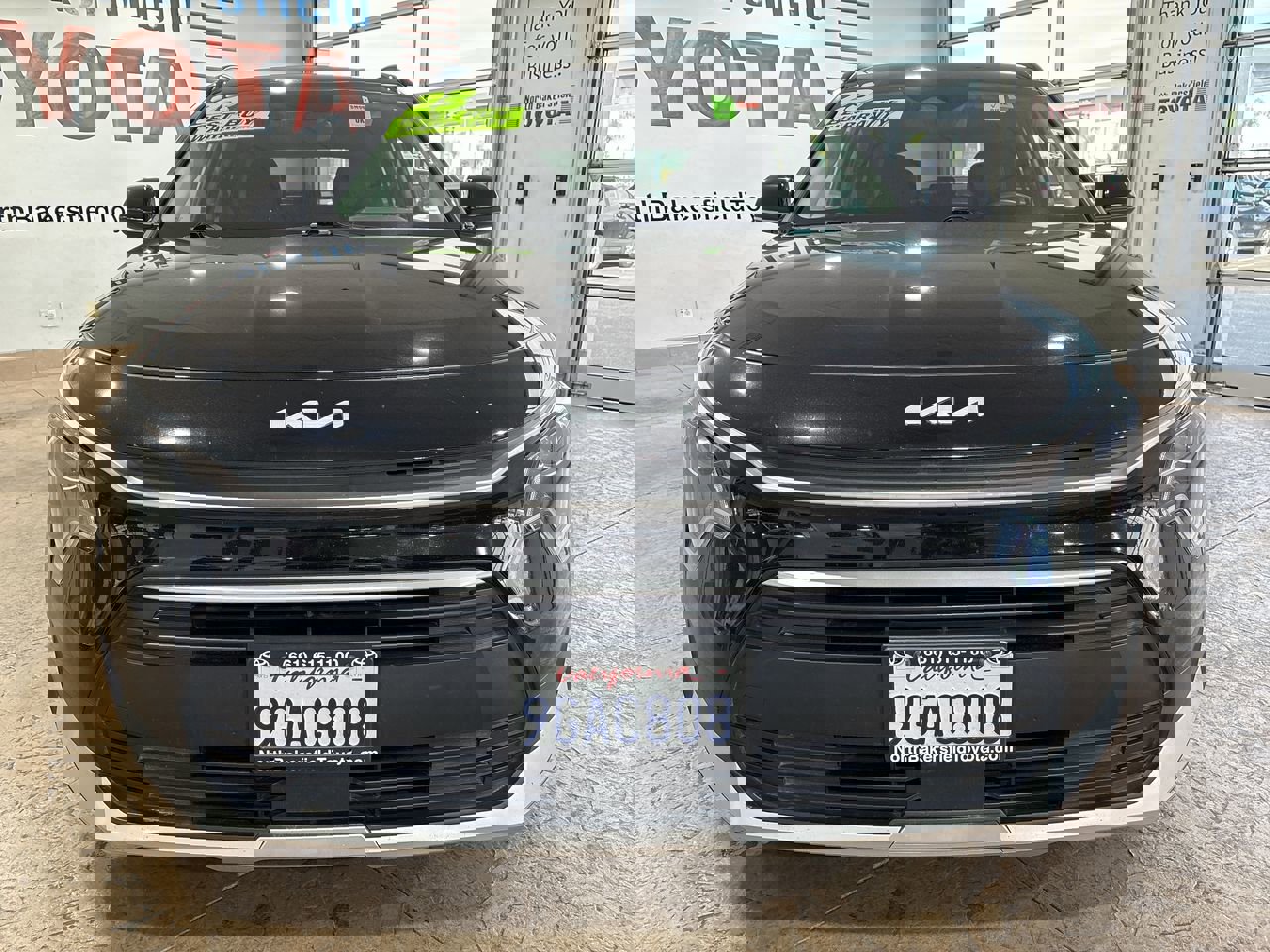 Used 2023 Kia Niro EX image 5