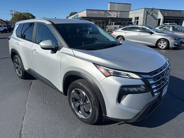 Used 2024 Nissan Rogue SV image 9