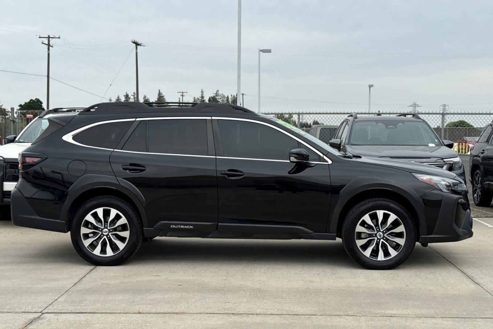 Certified 2023 Subaru Outback Limited AWD/4WD image 2