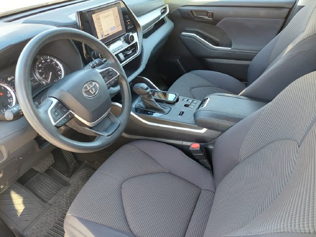 Used 2023 Toyota Highlander L FWD image 9