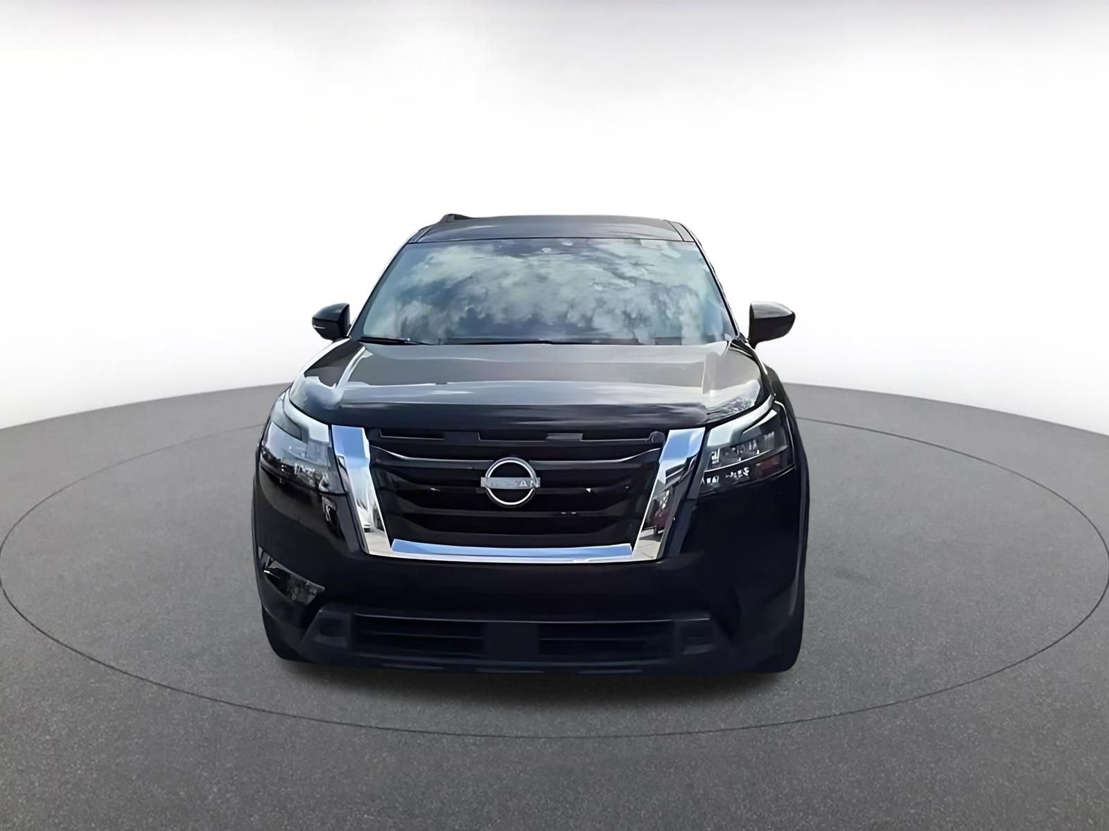 Used 2025 Nissan Pathfinder SV image 5