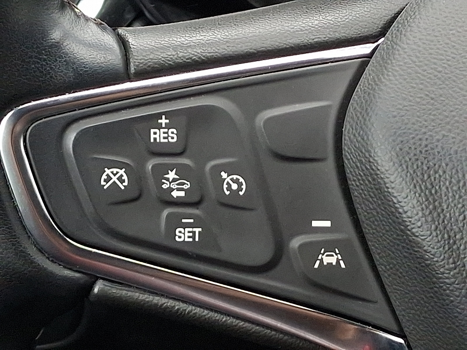 Used 2024 Chevrolet Equinox LT w/ LPO, Floor Liner Package AWD/4WD image 21