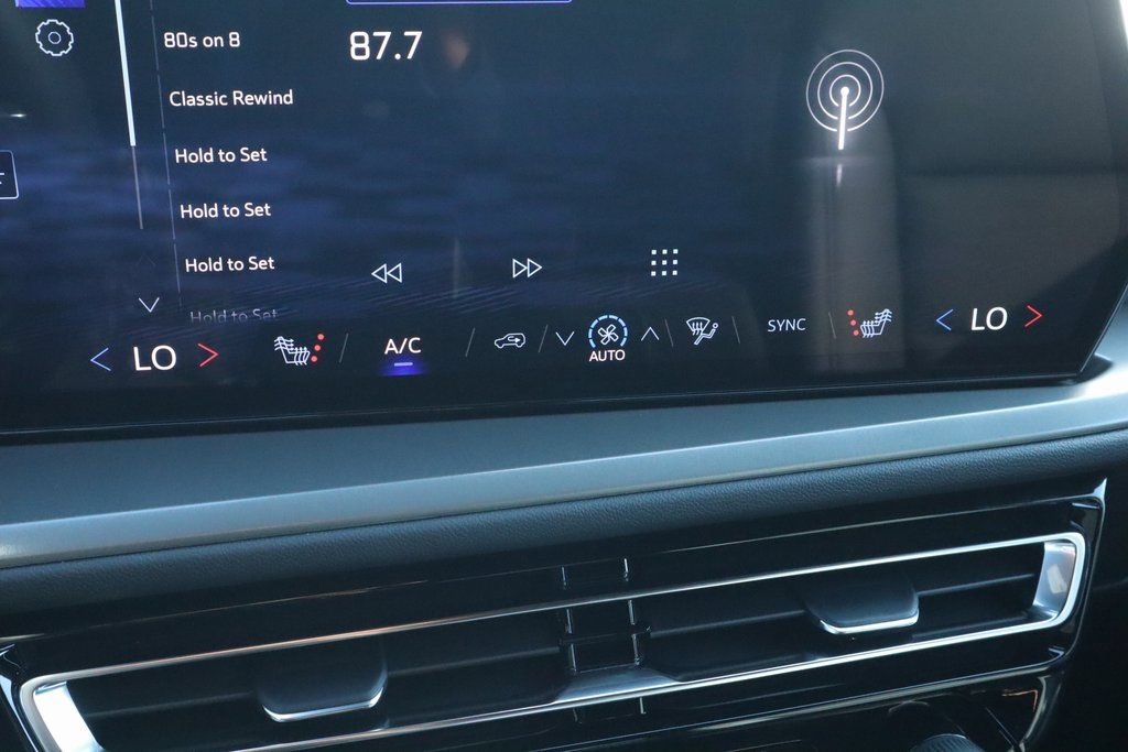 New 2026 Chevrolet Traverse LT image 7