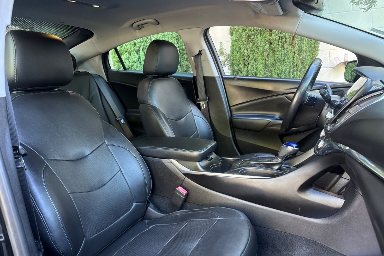 Used 2018 Chevrolet Volt Premier w/ Driver Confidence Package FWD image 26