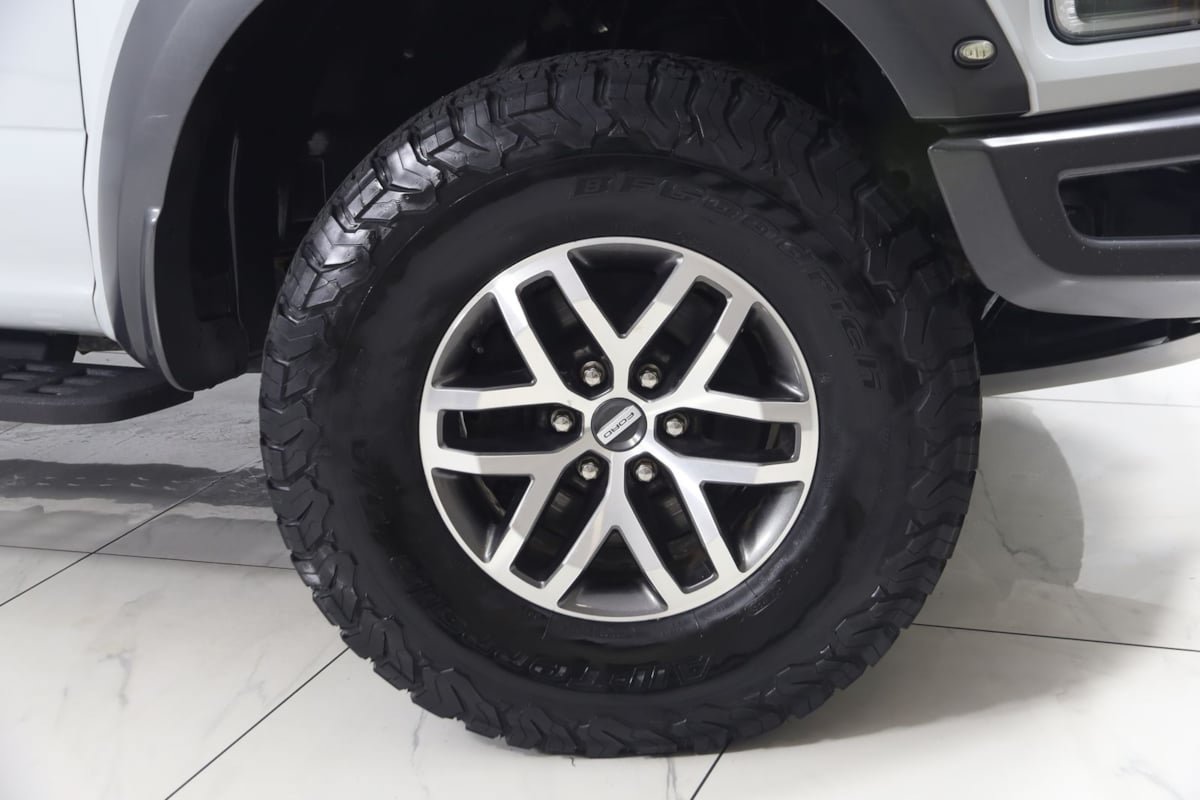Used 2017 Ford F150 Raptor w/ Equipment Group 802A Luxury AWD/4WD image 18