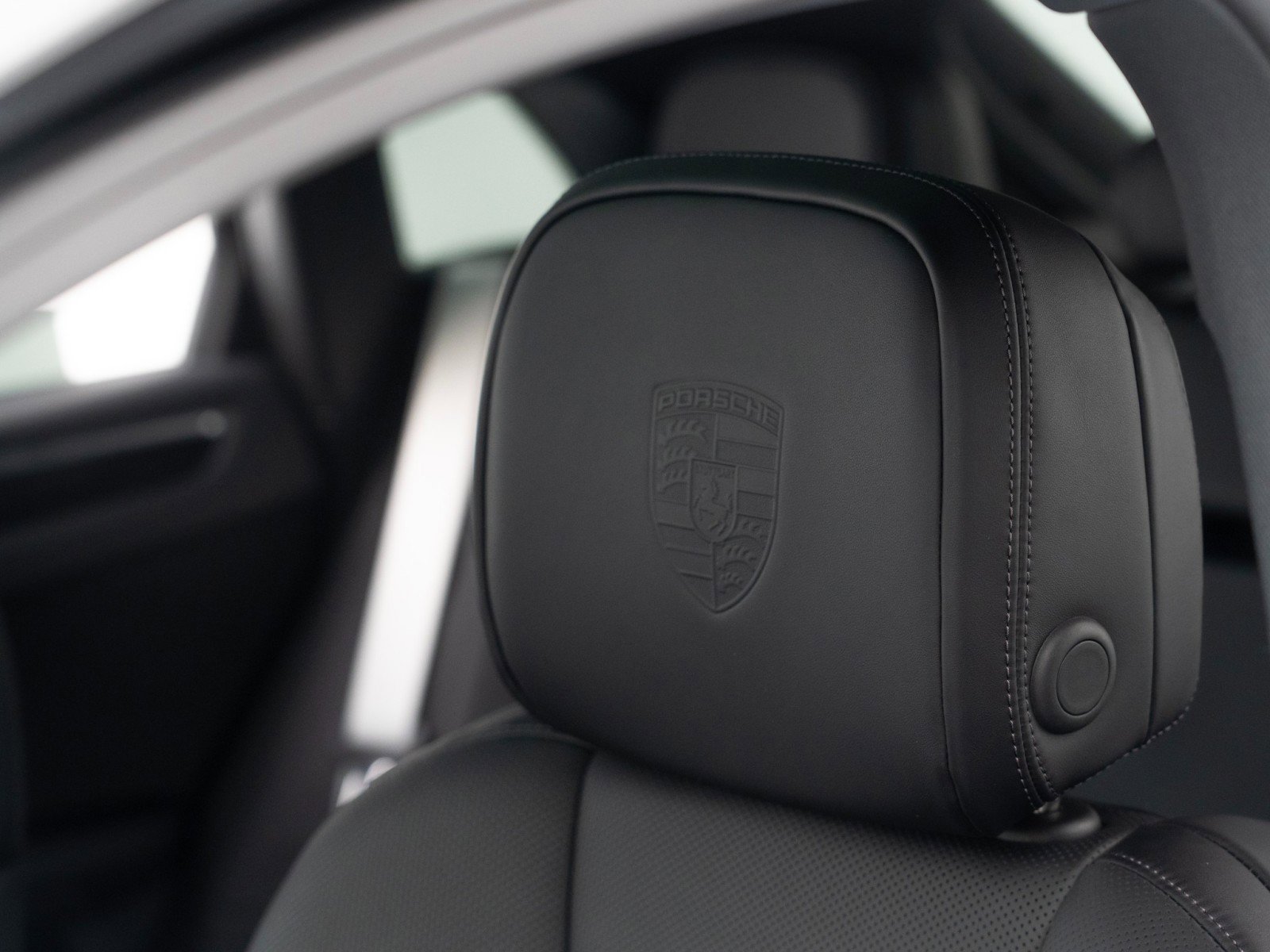 New 2026 Porsche Macan image 18