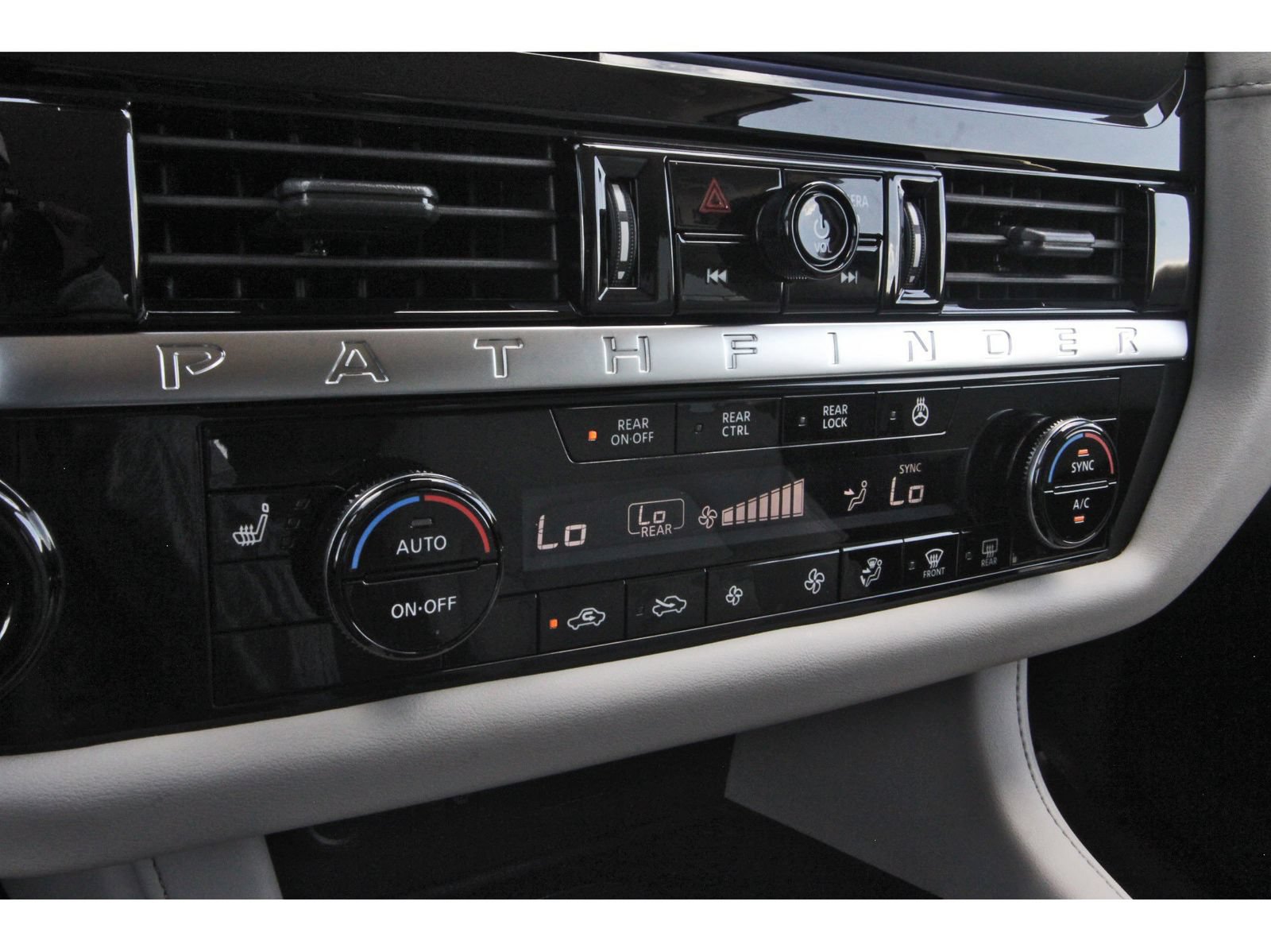 Certified 2026 Nissan Pathfinder SL AWD/4WD image 30
