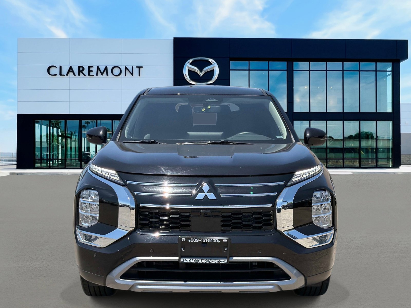 Used 2025 Mitsubishi Outlander SE FWD image 2