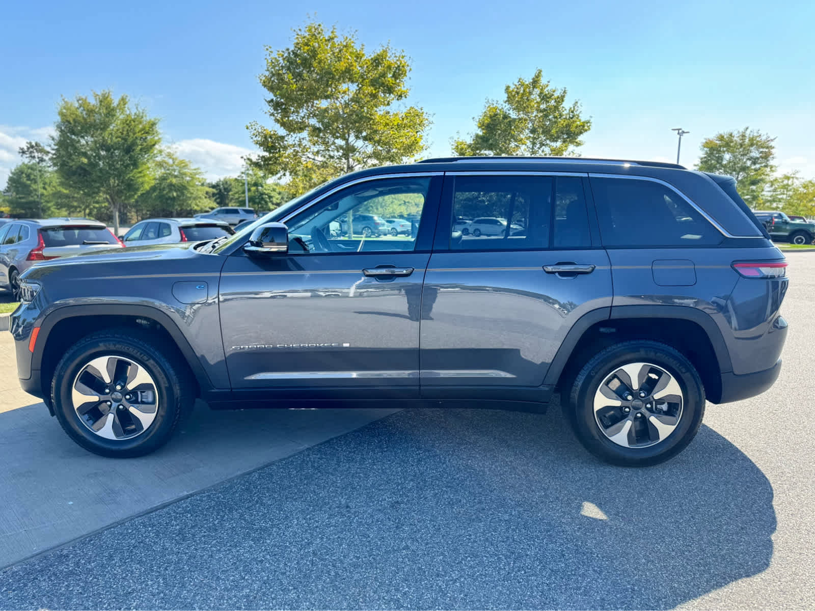 Used 2024 Jeep Grand Cherokee Limited 4xe image 12