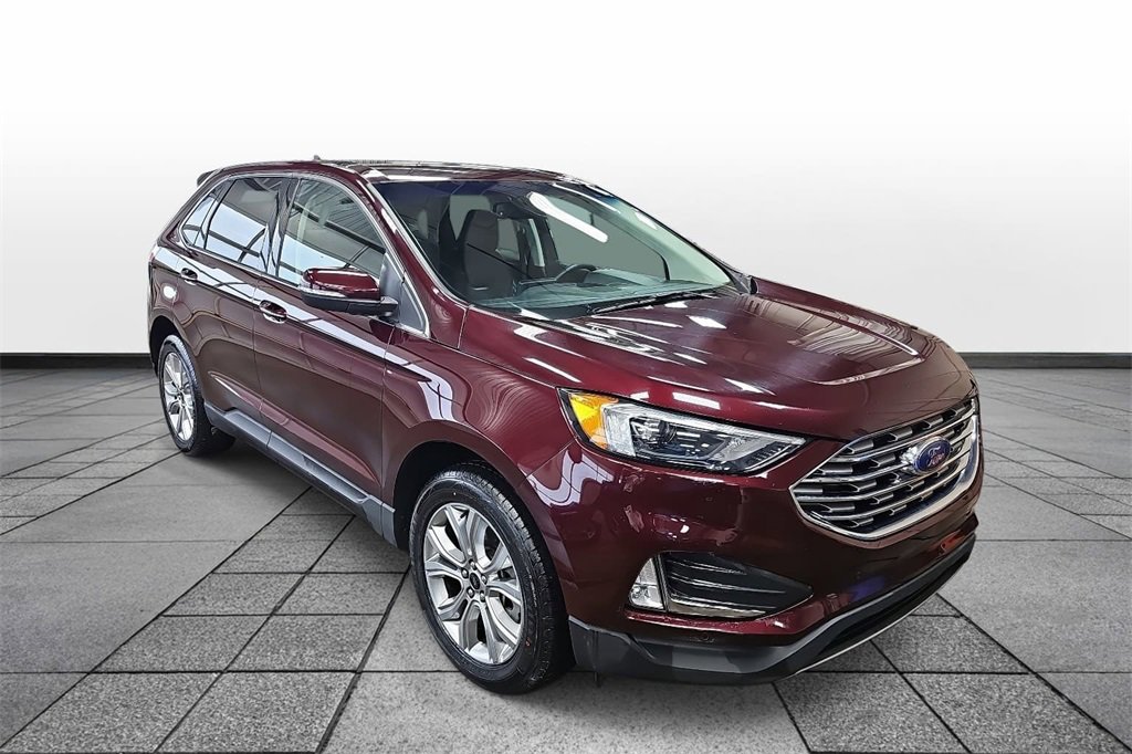 Used 2024 Ford Edge Titanium image 3