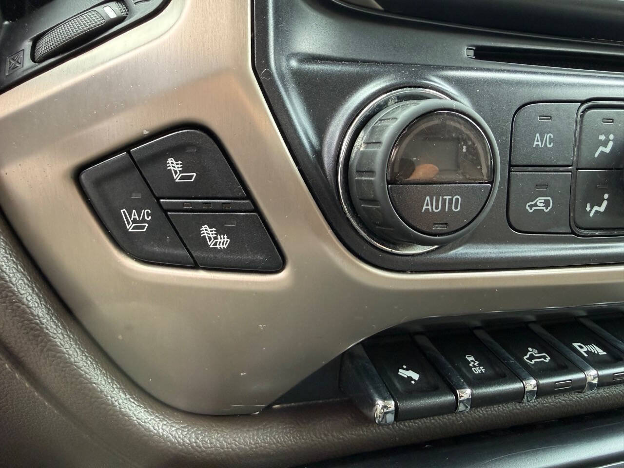 Used 2015 GMC Sierra 2500 Denali w/ Duramax Plus Package AWD/4WD image 42