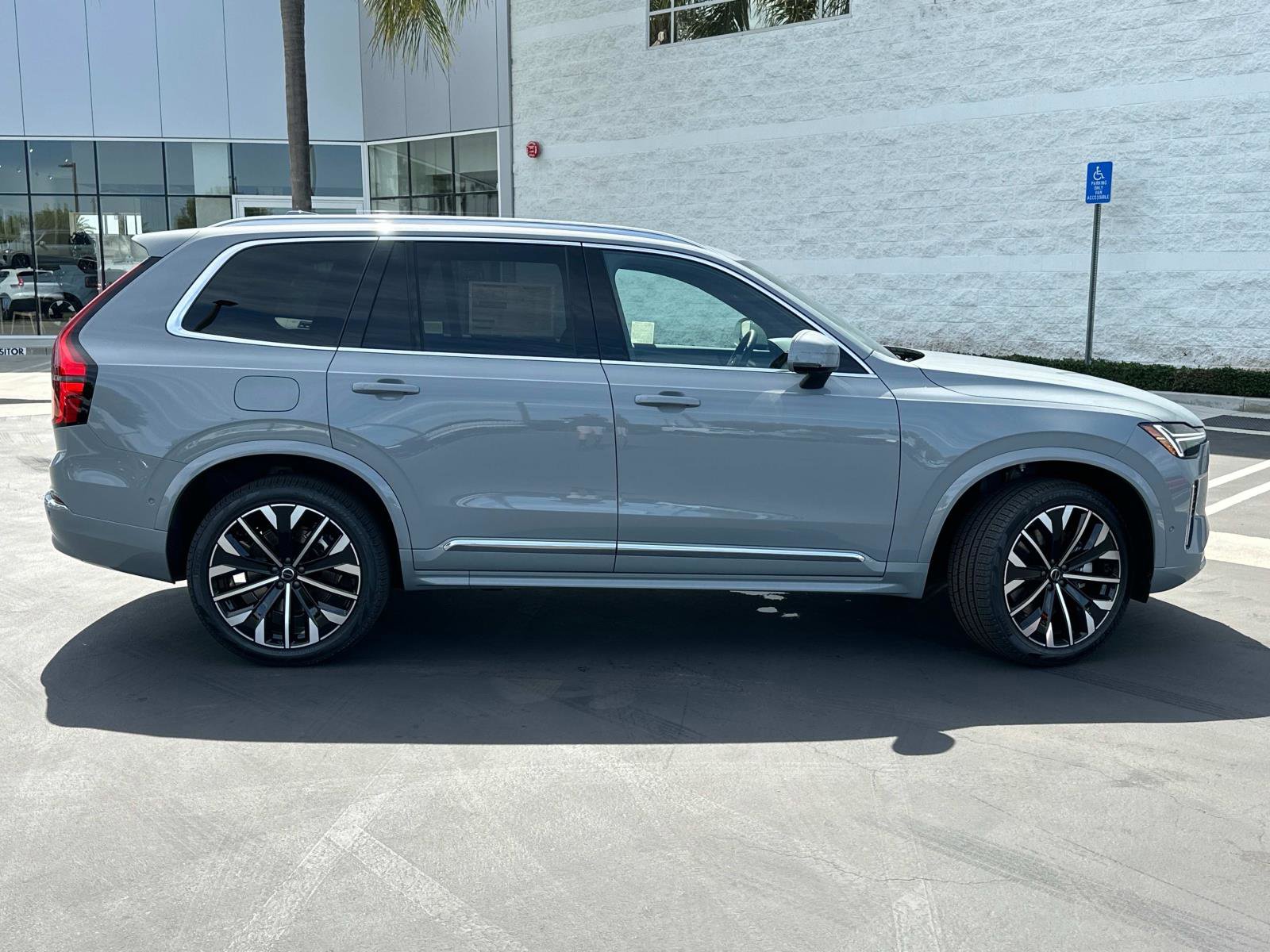 New 2026 Volvo XC90 T8 Plus image 3