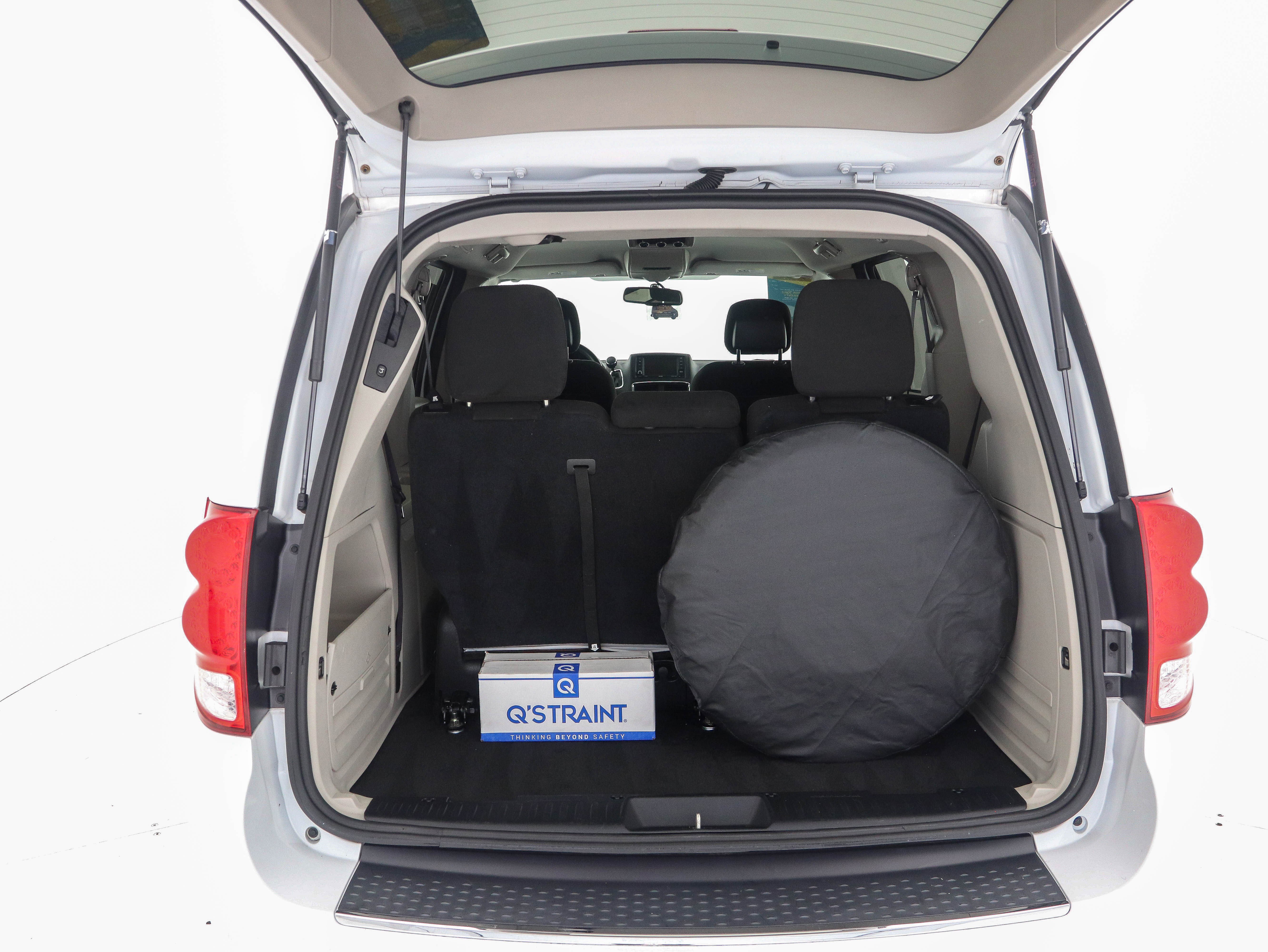 Used 2016 Dodge Grand Caravan SXT w/ UConnect Hands-Free Group image 12