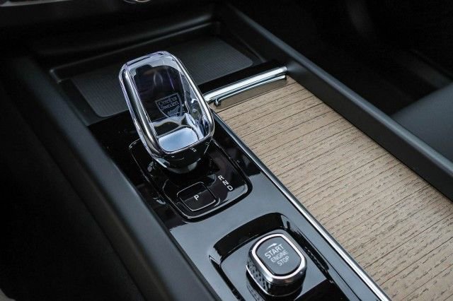 New 2026 Volvo XC60 B5 Plus w/ Climate Package PRO image 38