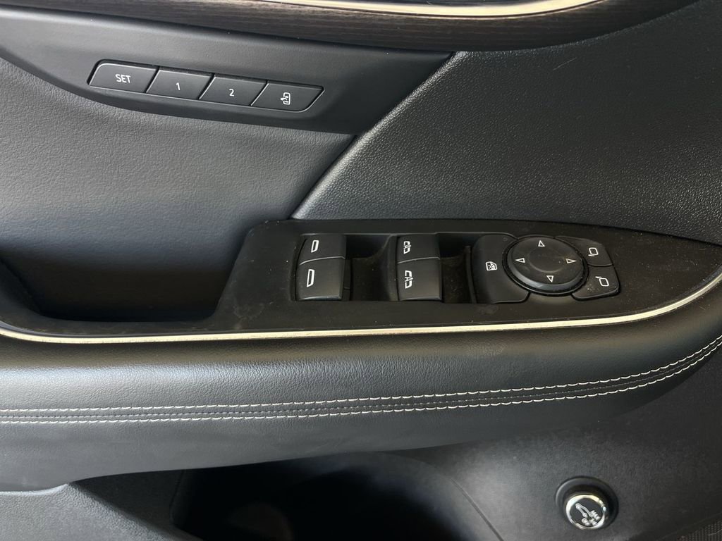 Used 2022 Buick Envision Avenir w/ Technology Package II AWD/4WD image 23