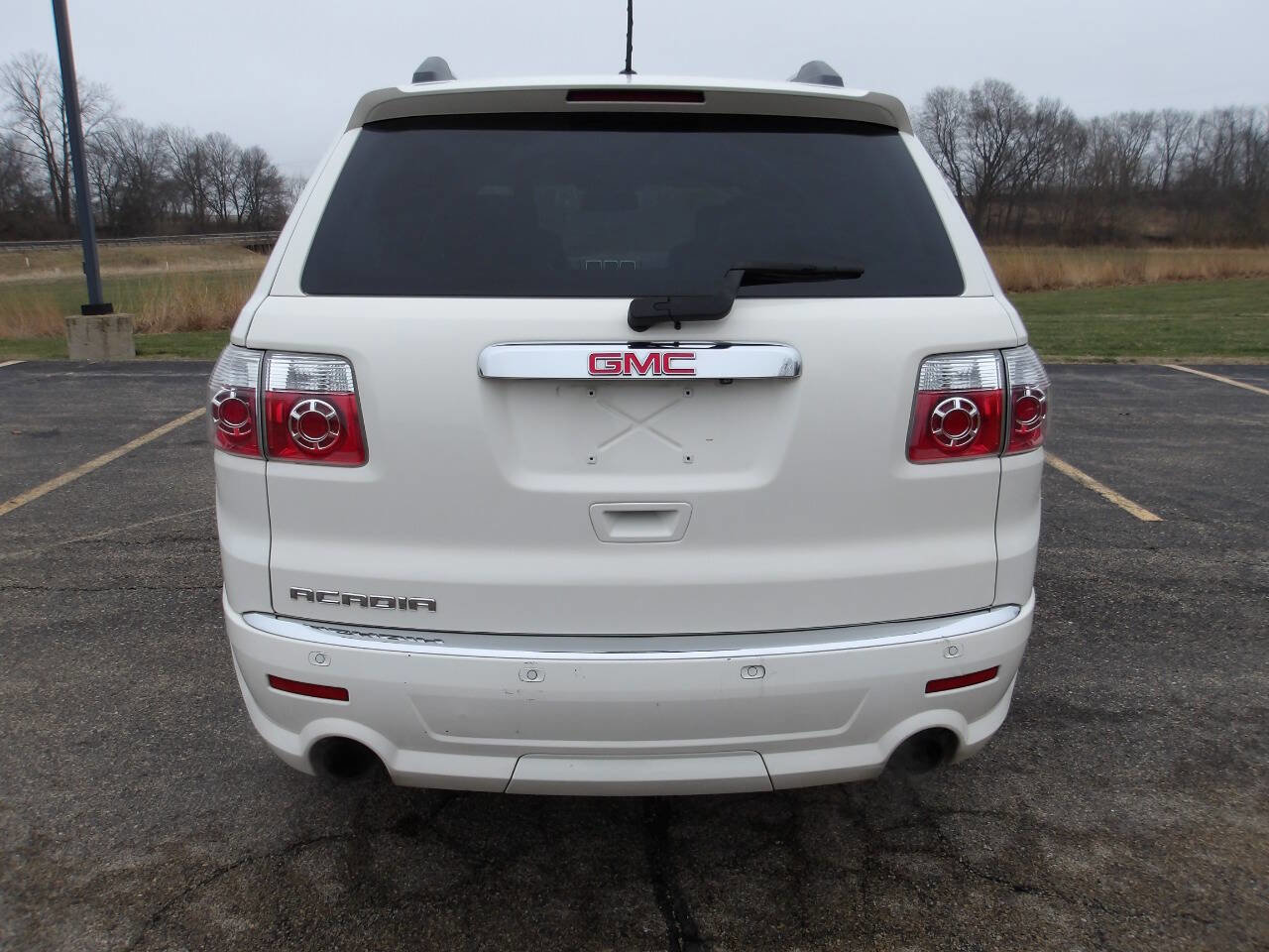 Used 2011 GMC Acadia Denali image 4