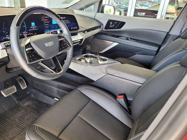 Certified 2025 Cadillac Optiq Sport 2 w/ LPO, Floor Liner Package AWD/4WD image 10